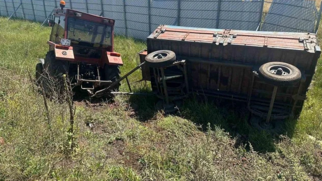Kars'ta traktör römorku devrildi: 1 yaralı