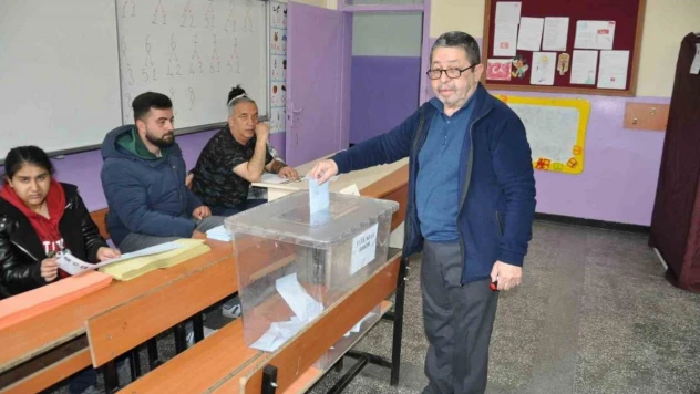 Kars'ta vatandaşlar oy kullanmaya başladı