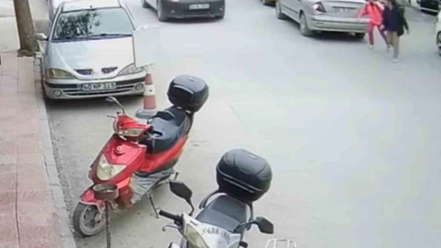 Karşıdan karşıya geçerken ölümden döndü, o anlar kamerada