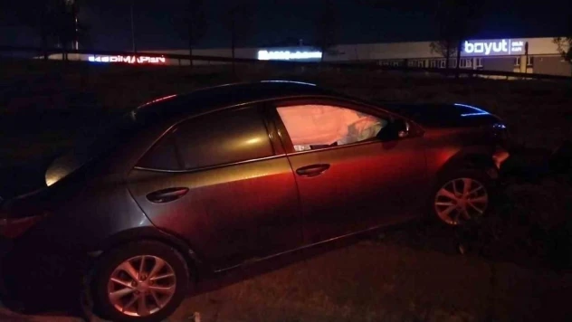 Kartal'da ters yönde ilerleyen araç karşı yönden gelen otomobille çarpıştı