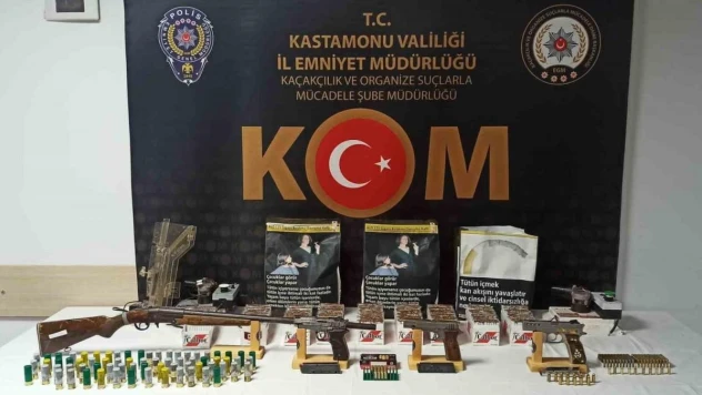 Kastamonu'da 5 farklı adrese kaçakçılık operasyonu: 4 gözaltı