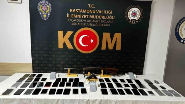Kastamonu'da çok sayıda gümrük kaçağı cep telefonu ele geçirildi: 2 gözaltı