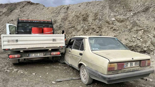 Kastamonu'da kamyonet ile otomobil çarpıştı: 2 yaralı