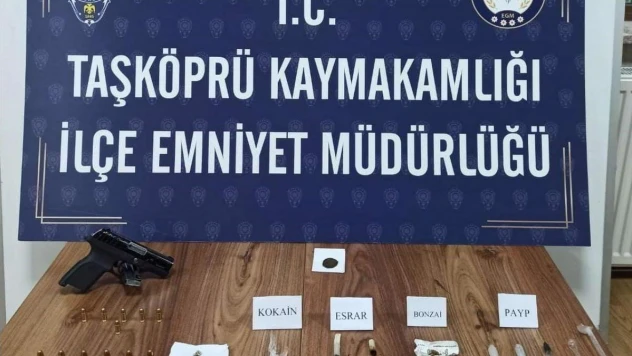 Kastamonu'da uyuşturucu ve ruhsatsız silahla yakalanan 3 kişi gözaltına alındı