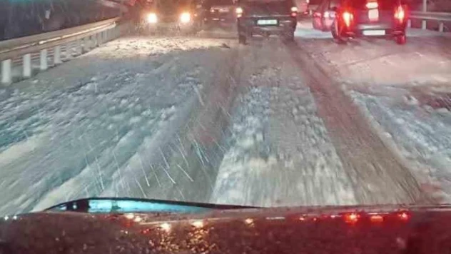 Kastamonu'da yoğun kar yağışı: Onlarca araç yolda kaldı