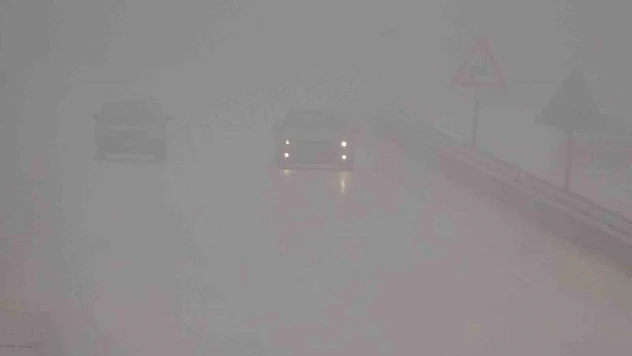 Kastamonu'da yoğun sise teslim oldu: Görüş mesafesi 30 metreye kadar düştü