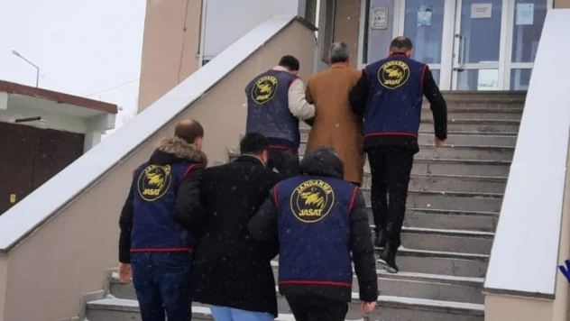 Kasten adam öldürme suçundan aranan 2 şüpheliyi jandarma yakaladı
