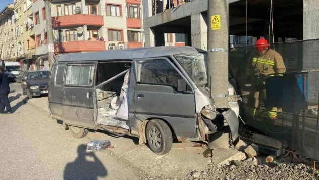 Kavşakta çarpıştılar 3 yaralı