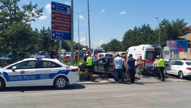 Kavşakta feci kaza: 6 yaralı