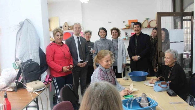 Kaymakam Maslak Halk Eğitim Merkezi'ndeki çalışmaları inceledi