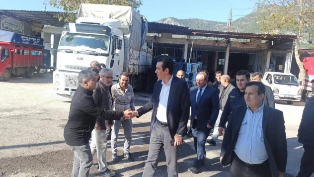 Kaymakam Topsakaloğlu, hal esnafıyla bir araya geldi