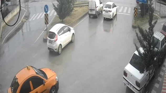 Kaza anı güvenlik kamerasında