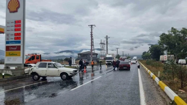 Kaza böyle geldi, araçlar yolda metrelerce kaydı