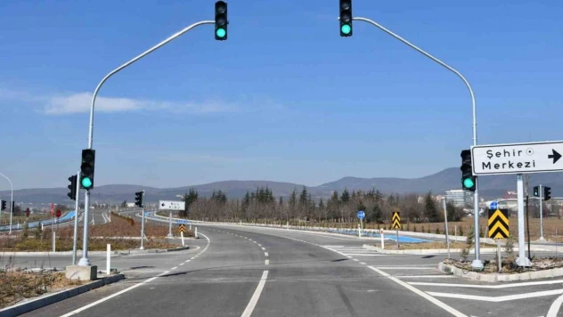 Kaza üzerine kaza olan kavşağa trafik ışık sistemi kuruldu