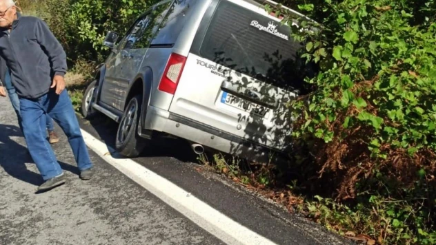 Kaza yaptı, aracın kapılarını kilitleyip evine gitti