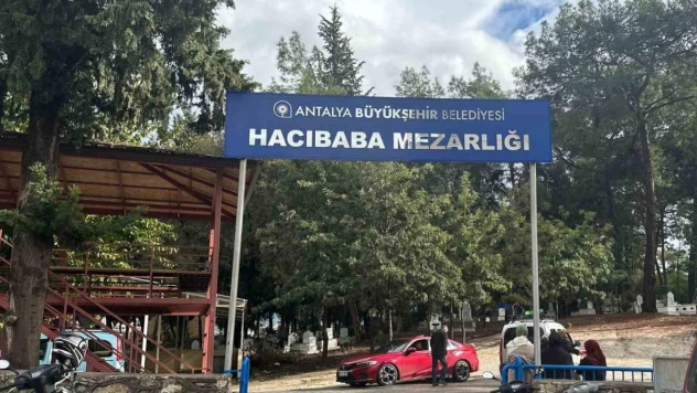 Kazada hayatını kaybeden anne ve oğlu, gözyaşları arasında defnedildi