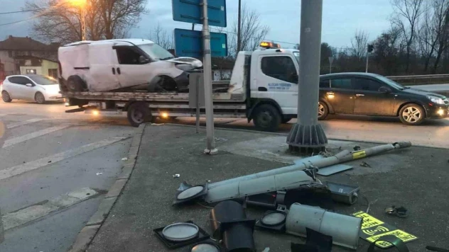 Kazaya karışan araçta yangın çıktı: 1 yaralı