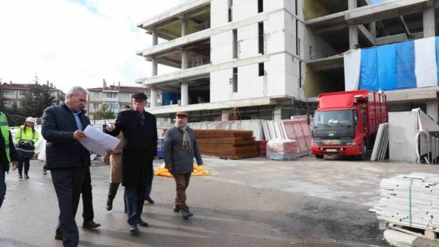 Kazım Kurt 100. Yıl Kültür Merkezi çalışmalarını denetledi