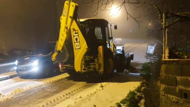Kdz. Ereğli'nin yüksek kesimlerinde kar temizleme çalışmaları sürüyor