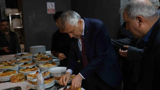 Kebapçı açılışında izdiham