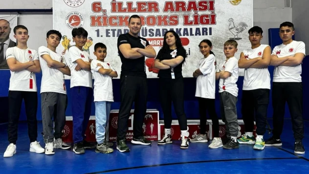 Kemer Belediyesi kick boks sporcuları 5 madalya ile döndü