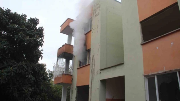 Kentsel dönüşüm için boşaltılan binada yangın paniği