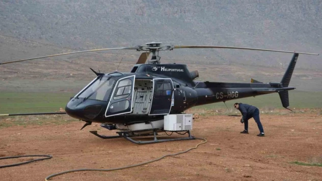Kesintisiz enerji için helikopterle bakım onarım yapılıyor