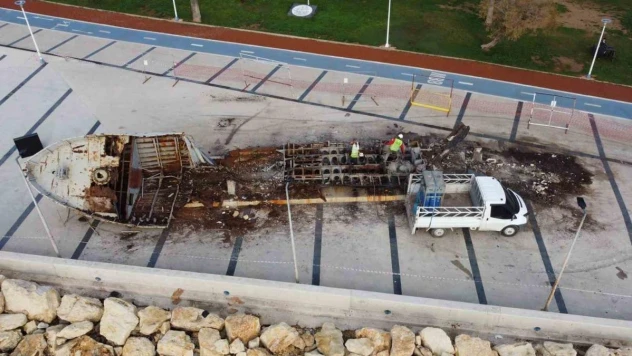 Kıbrıs Barış Harekatı'nda görev alan savaş gemisi ömrünü tamamladı