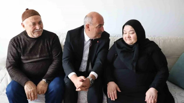 Kilolarından kurtulmak isteyen Sultan teyzenin tek isteği: 'Bastonsuz yürümek istiyorum'