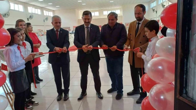 Kırkağaç'ta 'Cumhuriyetin ışığında 100 Yıl' sergisi törenle açıldı