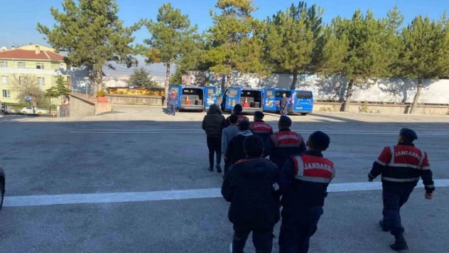 Kırsalda ki evlerden 800 bin liralık malzeme çalan 3 şüpheli tutuklandı