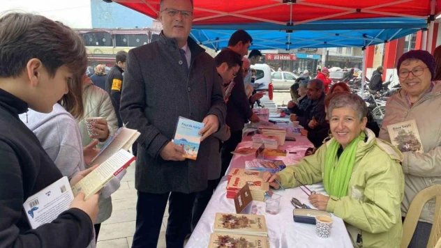 Kitap okumaya özendirmek için yürüdüler