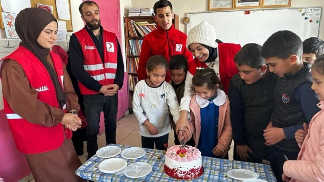Kızılay'dan öğrenciye doğum günü sürprizi