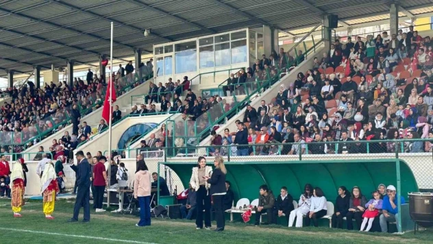 Kızılcahamam'da Cumhuriyetin 100. yılı coşkuyla kutlandı