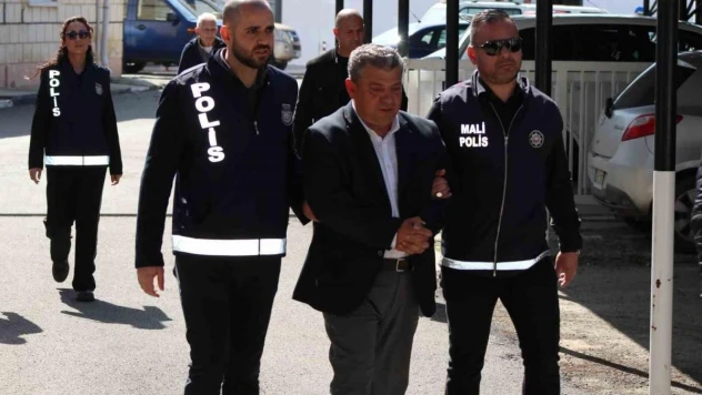 KKTC'de 'yolsuzluk ve sahte diploma' soruşturmasında tutuklanan eski Bakan Dürüst tutuksuz yargılanacak