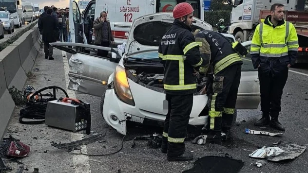 Kocaeli'de 4 araçlı zincirleme kaza: 1 ölü, 1 yaralı