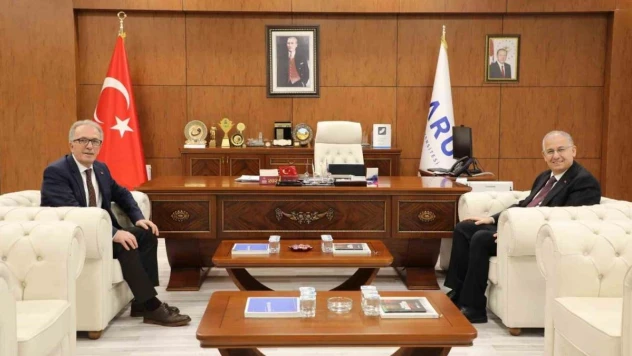 Kocaeli Üniversitesi Rektörü Cantürk'ten Rektör Uzun'a ziyaret