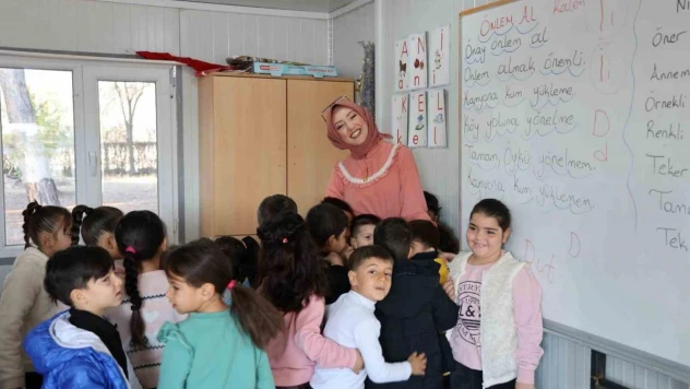 Konteyner okulda Öğretmenler Günü heyecanı