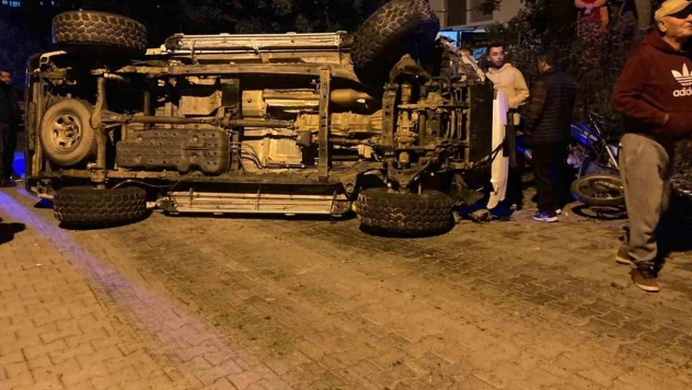 Kontrolden çıkan araç park halindeki araçları biçti