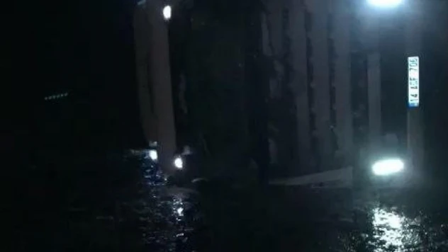 Kontrolden çıkan tır devrildi: 1 yaralı