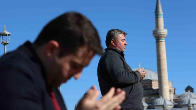 Konya'da cuma namazı sonrası Filistin için dua edildi