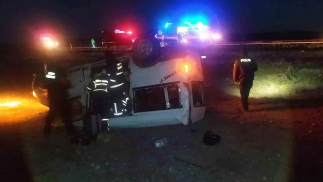 Konya'da minibüs şarampole devrildi: 6 yaralı