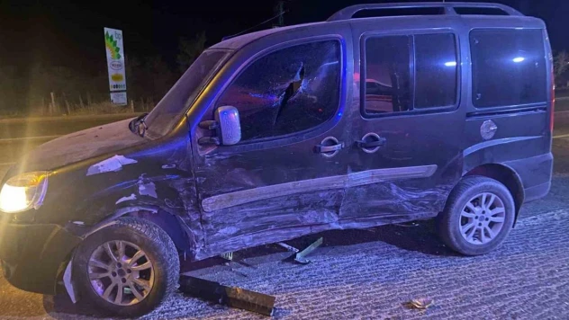 Konya'da otomobil ile hafif ticari araç çarpıştı: 5 yaralı