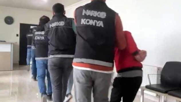 Konya'da polis ekipleri 192 aranan şahsı yakaladı