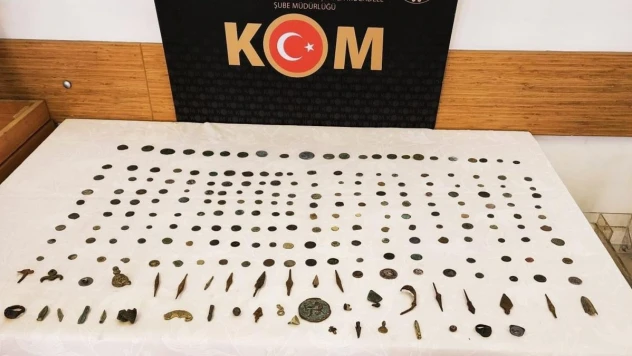 Konya'da tarihi eser kaçakçılarına operasyon: 3 gözaltı