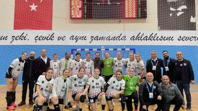 Konyaaltı Belediye Spor Kulübü Kadın Hentbol Takımı dolu dizgin