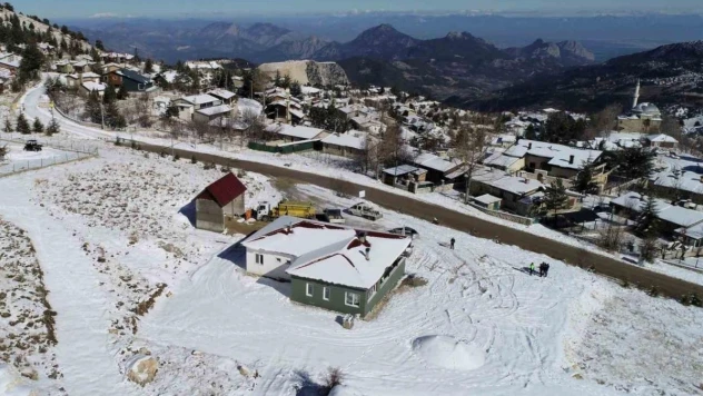 Konyaaltı'nın Saklıkent'teki ek hizmet binası son aşamada