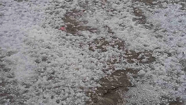 Köşk'te misket büyüklüğünde dolu yağdı