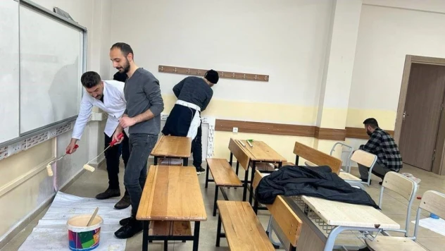 Köy okulu öğretmenlerinden duyarlı davranış: Okulda boya tamirat tadilat yaptılar