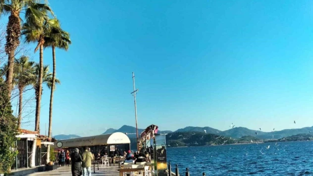 Köyceğiz'de kış ortasında bahar havası yaşandı